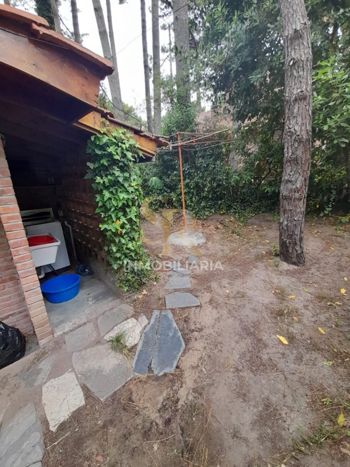 CASA EN VENTA DE 6 AMBIENTES BARRIO LASALLE