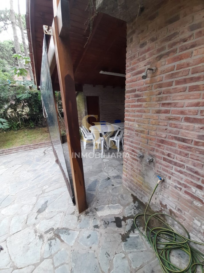 CASA EN VENTA DE 6 AMBIENTES BARRIO LASALLE