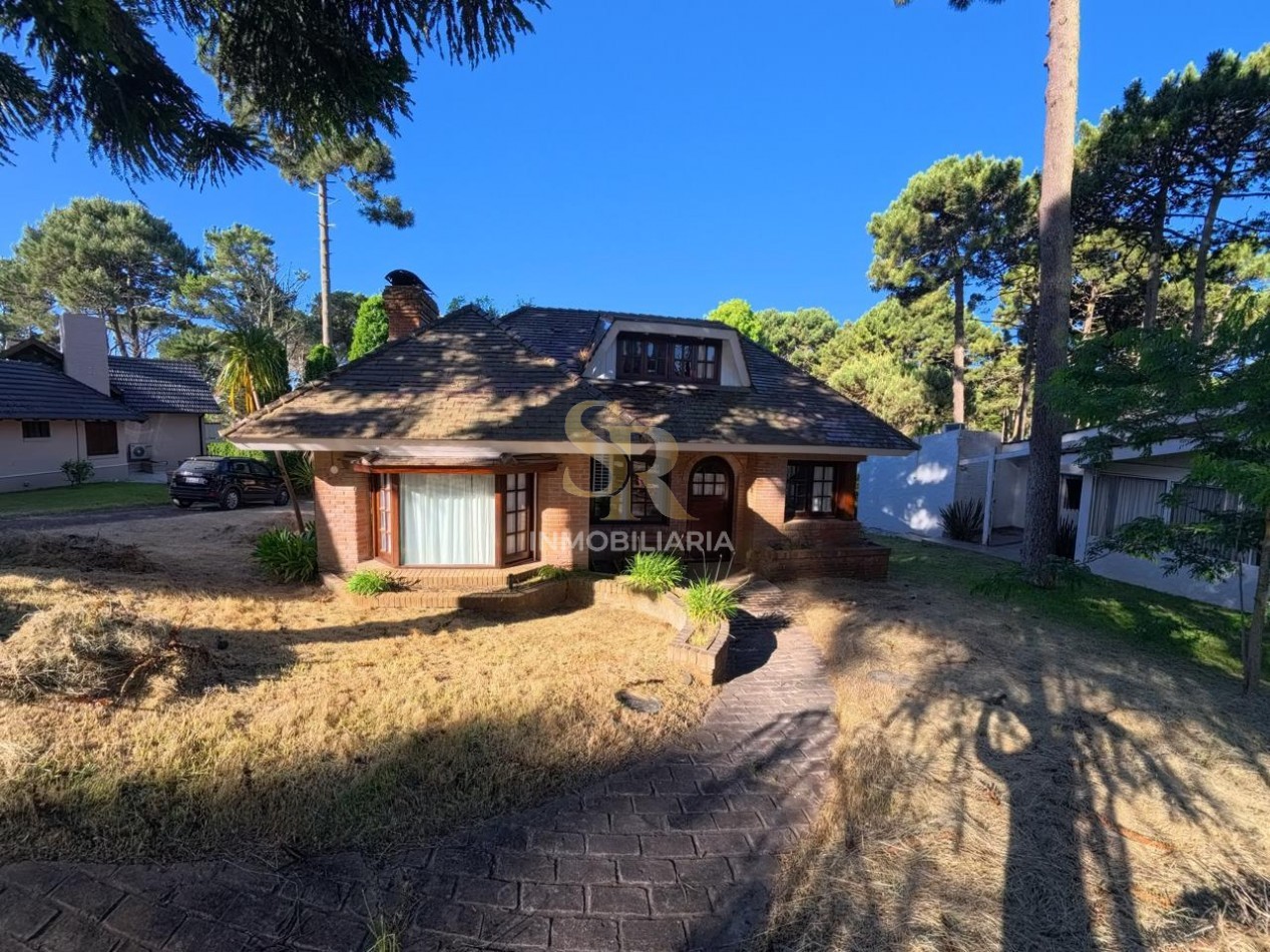 CASA EN ALQUILER TEMPORAL DE 5 AMBIENTES CON PILETA PINAMAR 