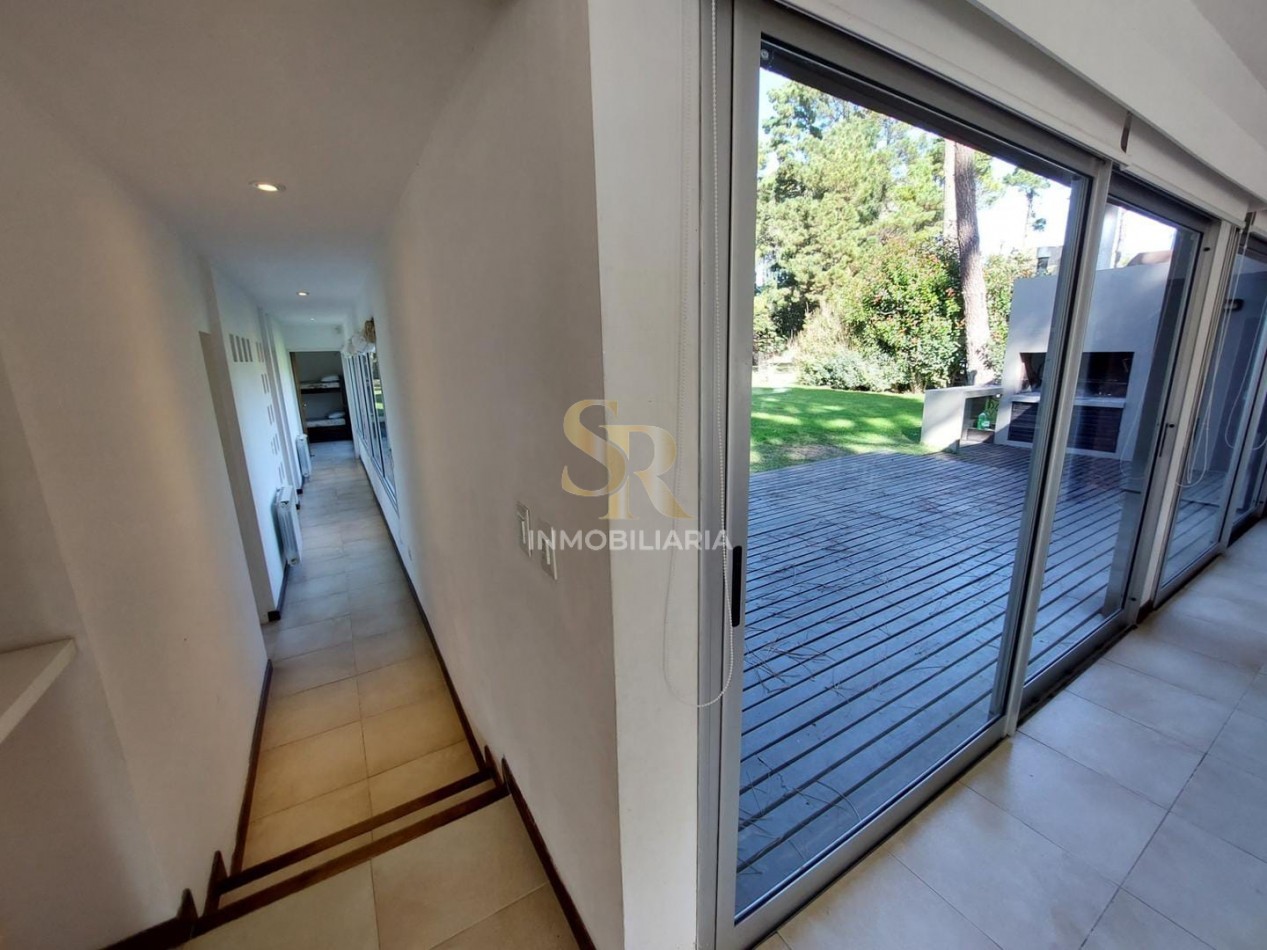 CASA EN VENTA 5 AMBIENTES PINAMAR
