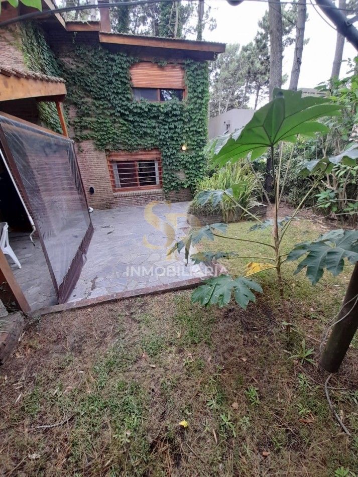 CASA EN VENTA DE 6 AMBIENTES BARRIO LASALLE