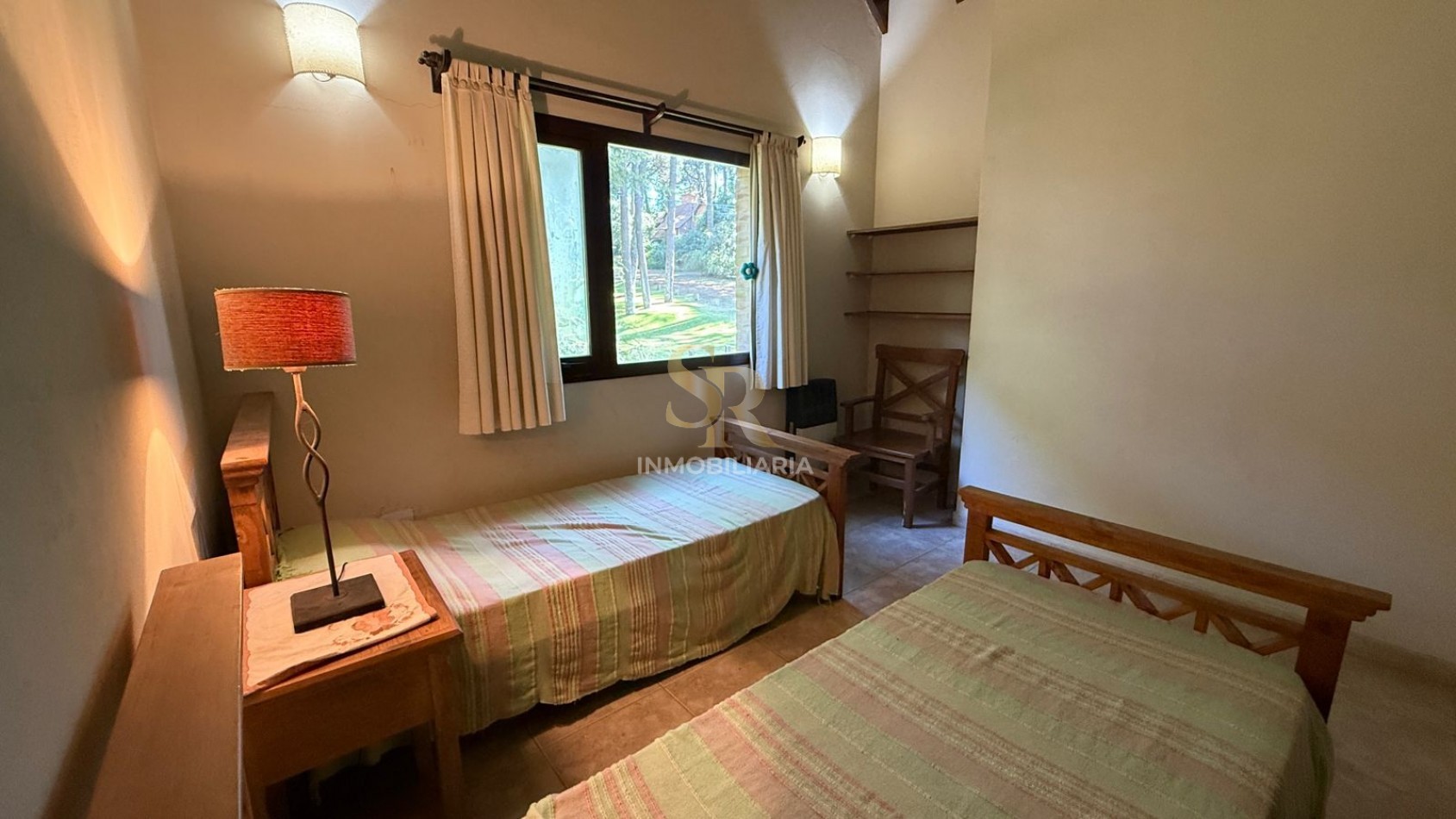 CASA EN VENTA DE 5 AMB BARRIO LASALLE PINAMAR