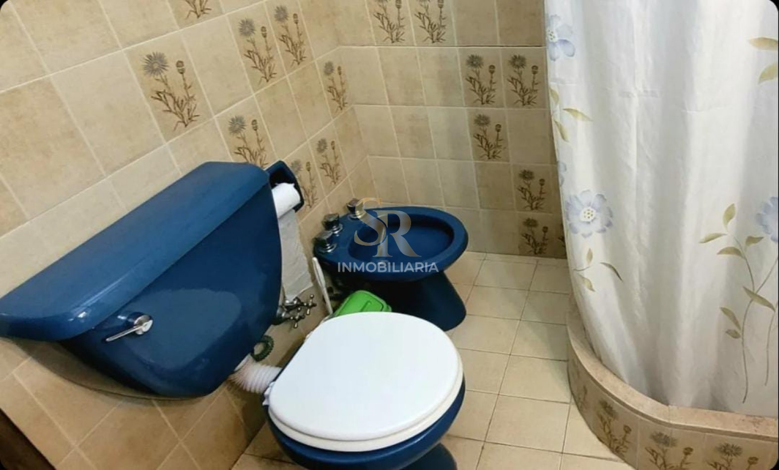 CASA EN VENTA DE 6 AMBIENTES BARRIO LASALLE