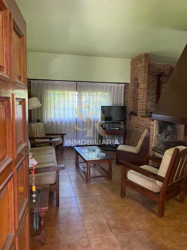 CASA EN VENTA DE 6 AMBIENTES BARRIO LASALLE