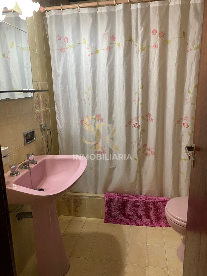 CASA EN VENTA DE 6 AMBIENTES BARRIO LASALLE