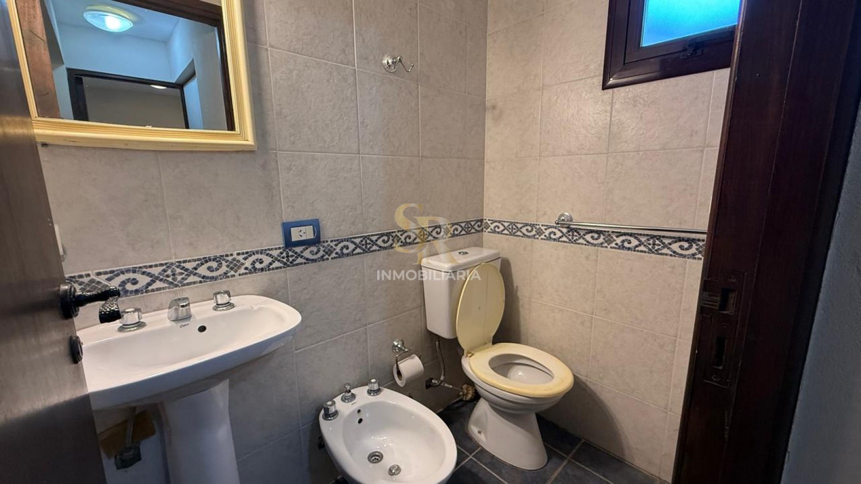 CASA EN VENTA DE 5 AMB BARRIO LASALLE PINAMAR