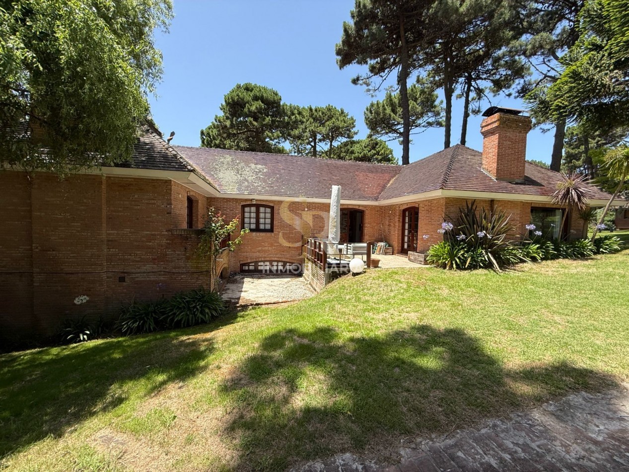 CASA EN ALQUILER TEMPORAL DE 5 AMBIENTES CON PILETA PINAMAR 